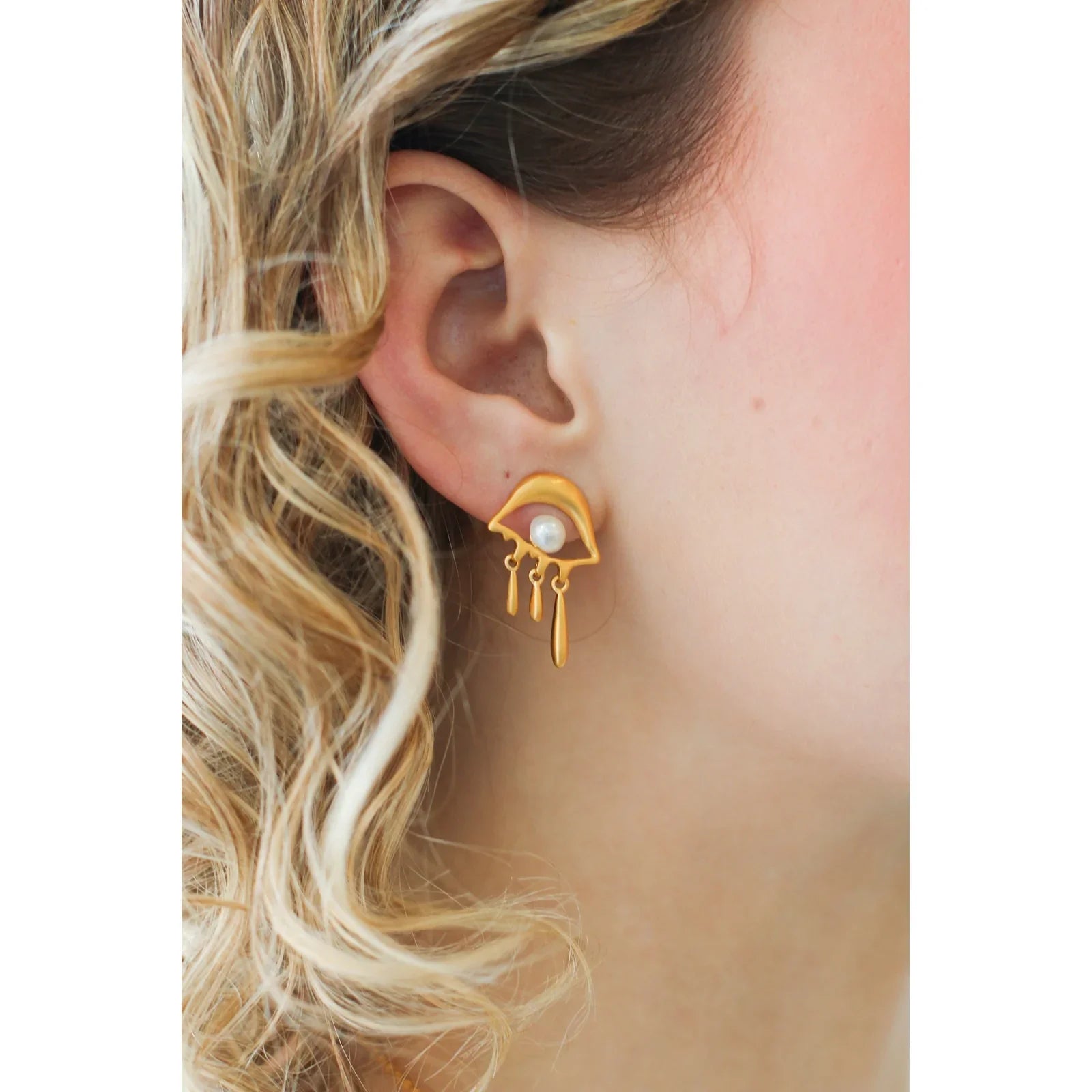 Dali Pearl Eye Stud Earrings - Alcove